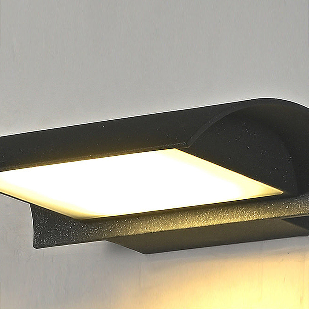 Minimalist Outdoor Wall Lighting with a Warm, Welcoming Glow